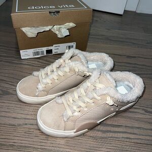 NIB Brand New Dolce Vita Zantel Sherpa women’s mule sneaker white tan size 6
